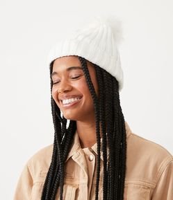 Touca em Tricô Canelado com Pompom e Barra Virada