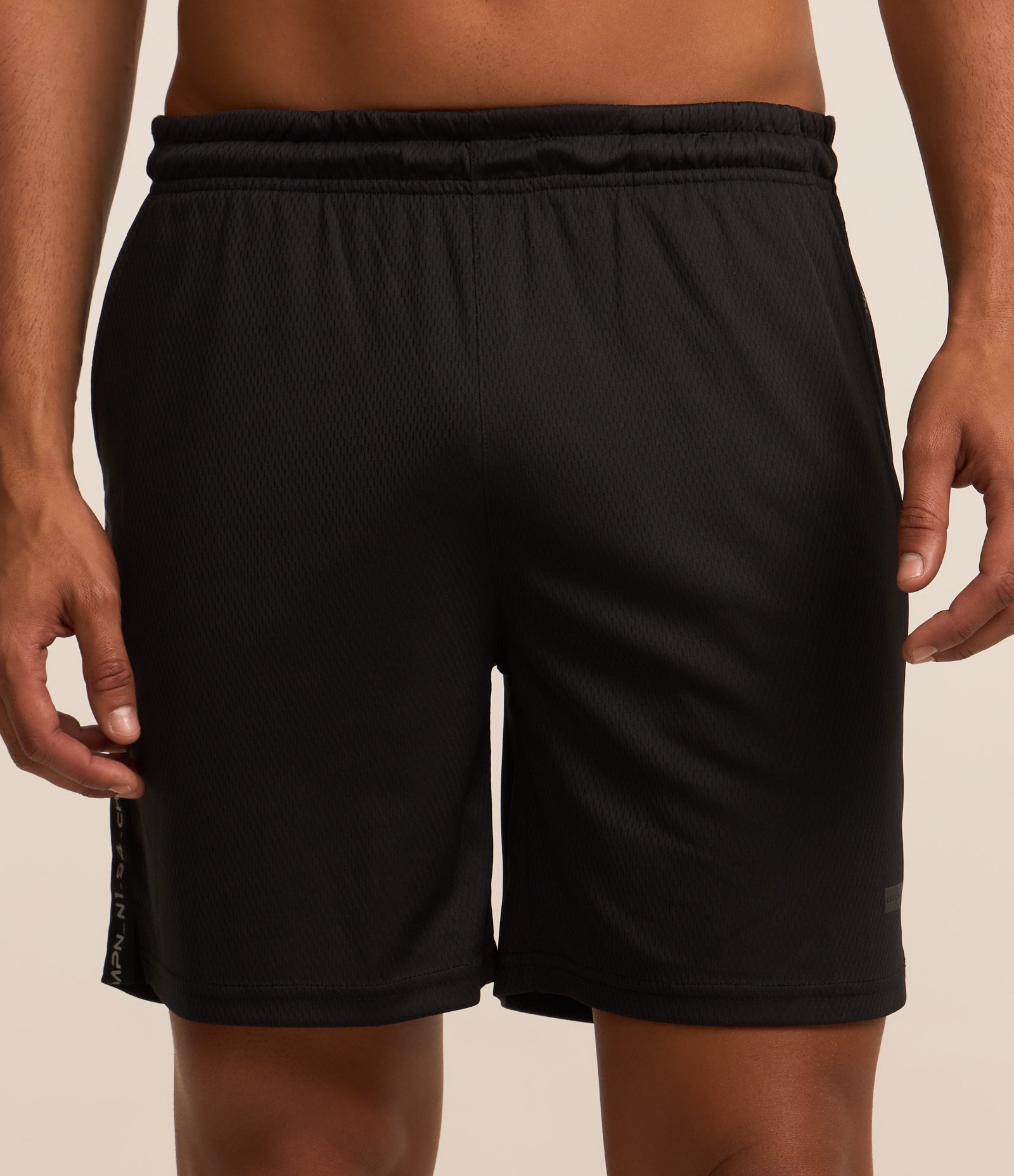 Bermuda Esportiva Tecnologia Dry com Estampa Lateral Preto 2