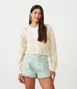 Cardigan em Tricô Texturizado com Bordado de Flores