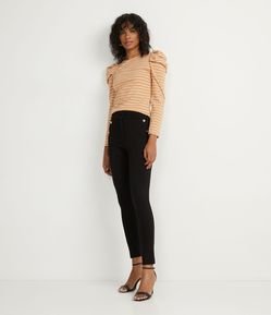 Calça Legging em Ponto Roma com Botões Laterais