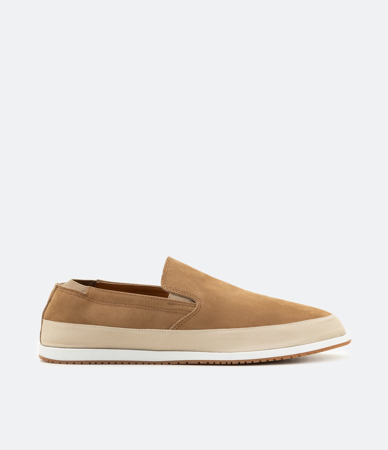 Tênis Slip On em Couro com Elástico e Recortes Bege 1