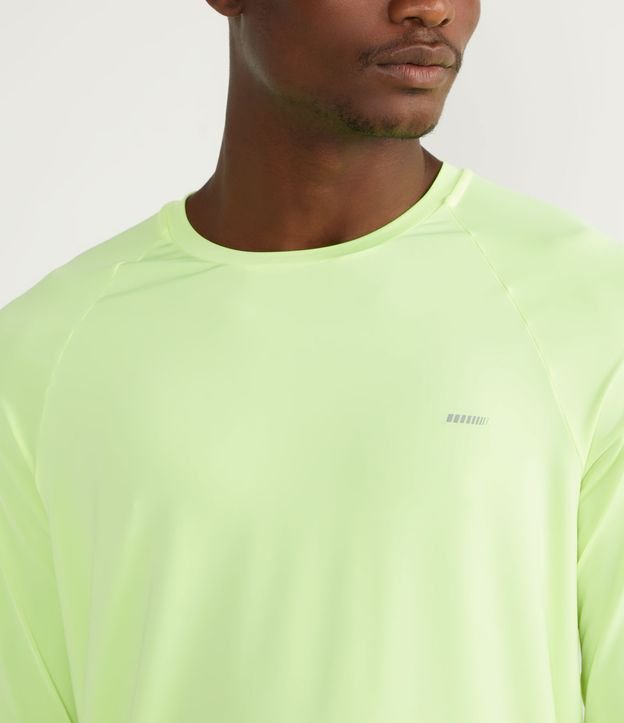 Camiseta Esportiva Manga Longa com Estampa Minimalista Verde 3