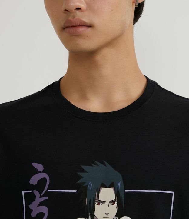 Camiseta Manga Curta com Estampa Sasuke Preto