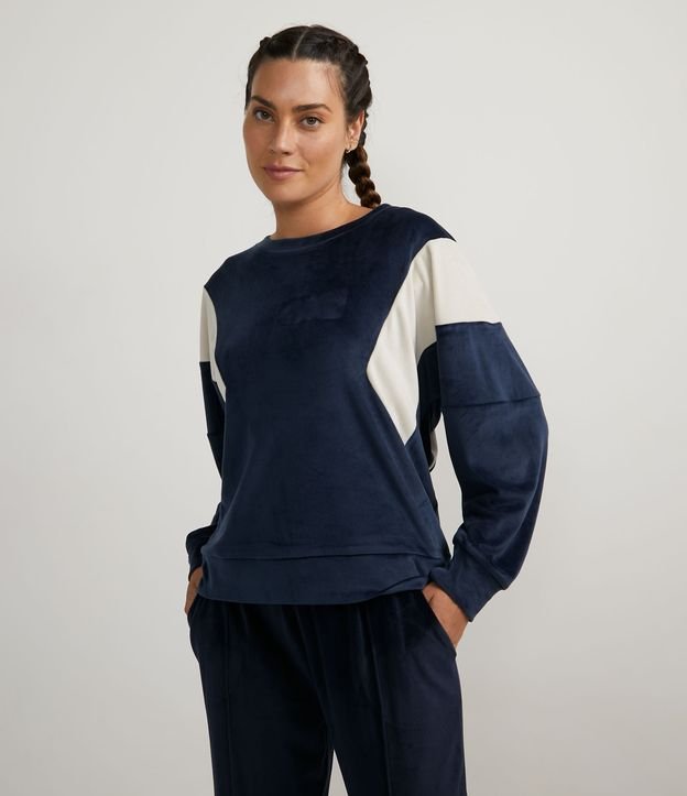 Blusão Amplo Esportivo em Plush com Recortes Color Block