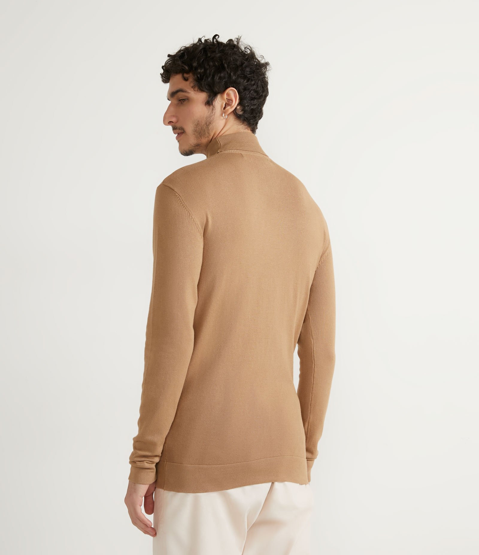 Suéter Slim em Tricô com Textura e Gola Alta 2