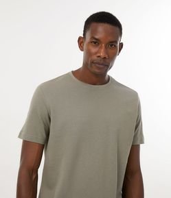 Camiseta em Algodão com Textura e Manga Curta