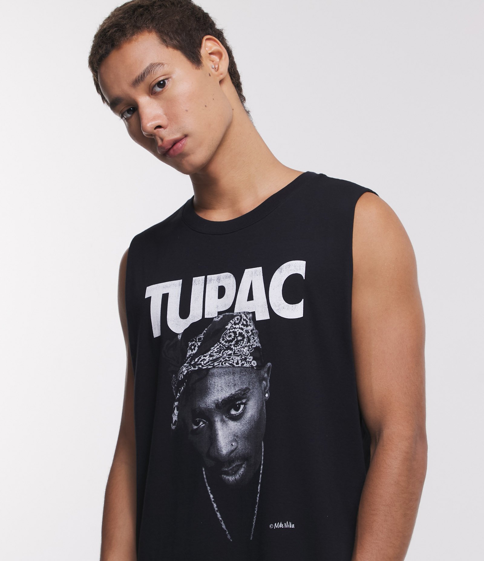 Regata em Algodão com Estampa Tupac Preto 4