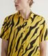Imagem miniatura do produto Camisa Manga Corta en Viscosa con Estampado Animal Print Tigre Amarillo 3