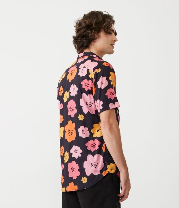 Camisa Manga Curta em Viscose com Estampa Floral 3