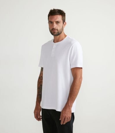 Camiseta Manga Curta em Algodão com Textura Waffle e Gola Portuguesa Menor preço em Camiseta Manga Curta em Algodão com Textura Waffle e Gola Portuguesa