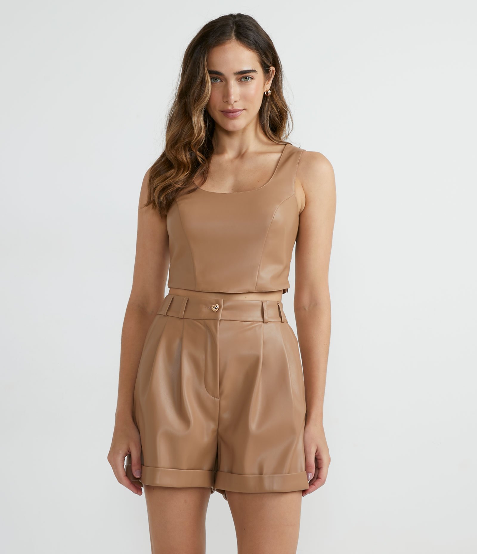 Blusa Regata Cropped em Material Sintético com Lastex nas Costas Marrom 1