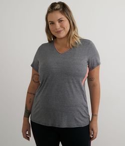 Camiseta Esportiva em Poliamida com Recortes Contrastantes Curve & Plus Size