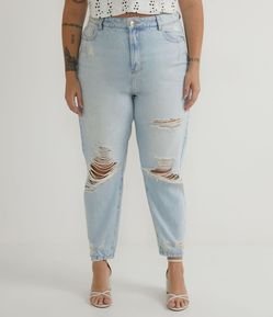 Calça Mom em Jeans Delavê com Rasgos Curve & Plus Size