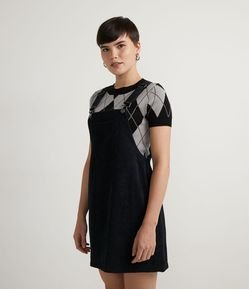 Vestido Curto em Veludo com Botão na Alça e Bolso Frontal