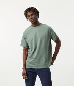 Camiseta Comfort em Algodão com Costura Aparente e Cava Raglan