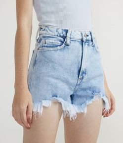 Short Hot Pants Jeans con Barra Desaliñada y Flecos