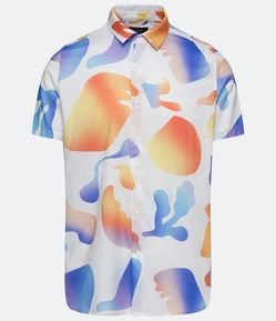 Camisa Manga Curta em Viscose com Estampa Modernista Gradiente