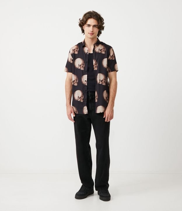 Camisa Regular em Viscose com Estampa de Caveiras