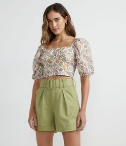 Blusa Cropped em Tricoline com Manga Bufante e Estampa Floral