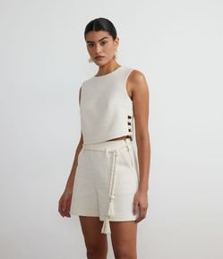 Blusa Regata em Algodão Texturizada com Aviamento nas Laterais