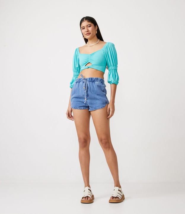 Short Runner em Jeans com Cordão e Miçanga