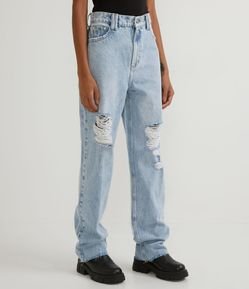 Calça Dad Jeans com Cintura Baixa Puídos e Barra Corte a Fio