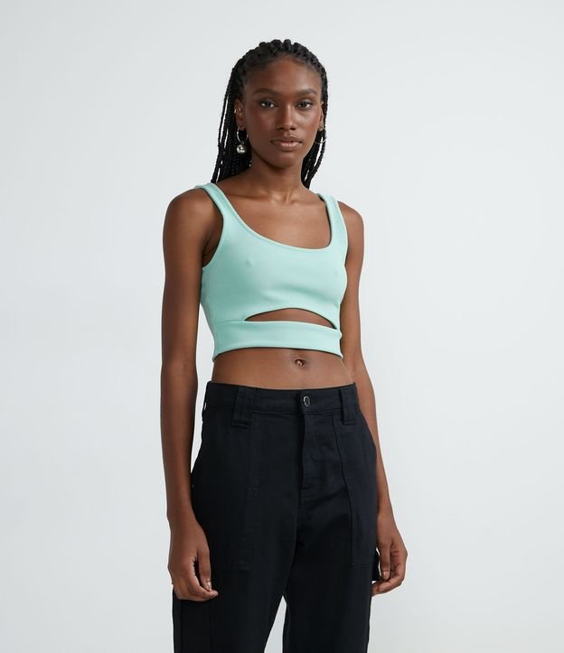 Blusa Regata Cropped com Textura Canelada e Abertura Abaixo do Busto