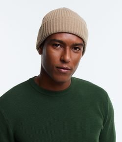 Gorro Canelado em Tricô com Dobra