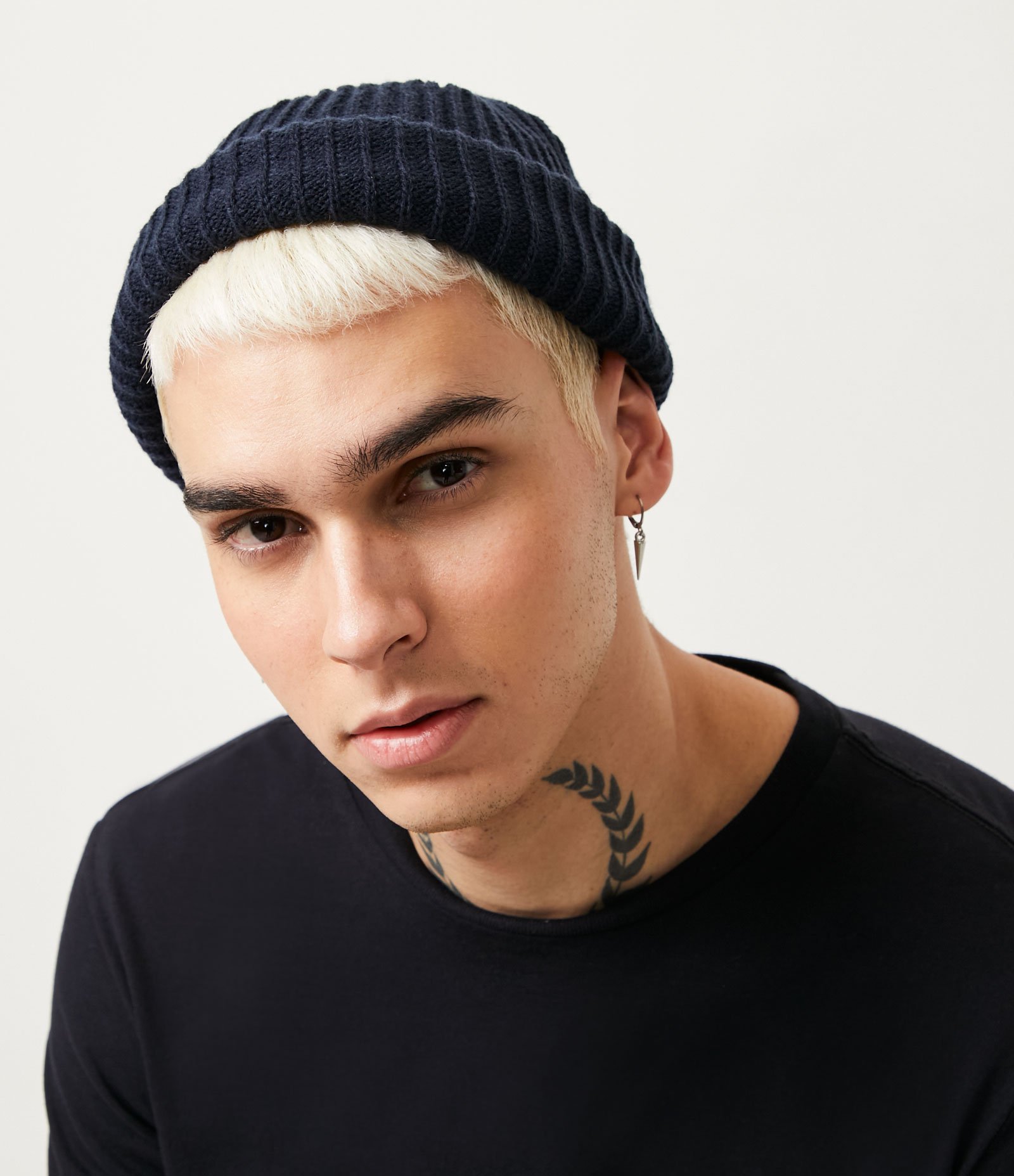 Touca Canelada em Tricô com Dobra Azul 1