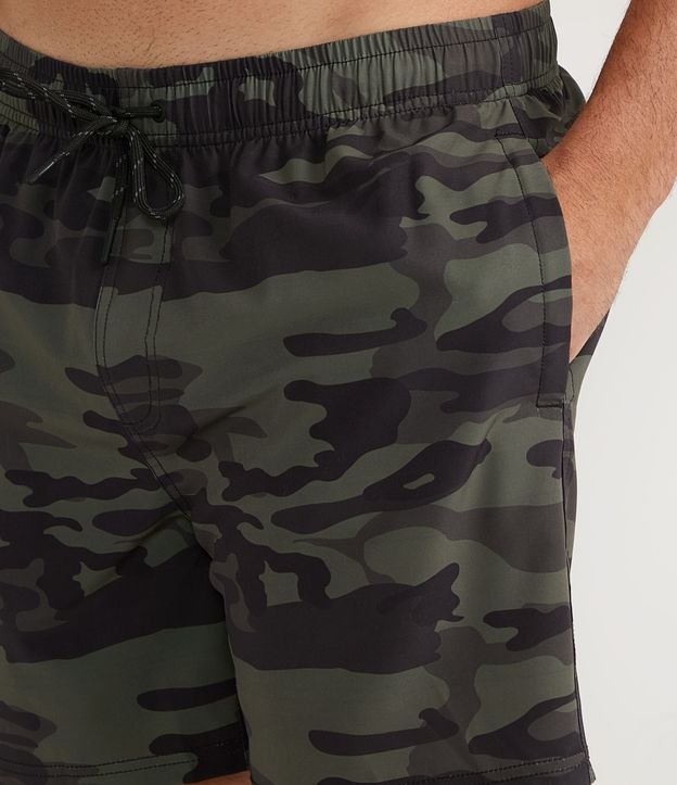 Bermuda Camuflada con Cintura Elástica Verde 3