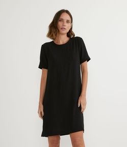 Vestido Curto com Gola e Barra da Manga Pespontadas