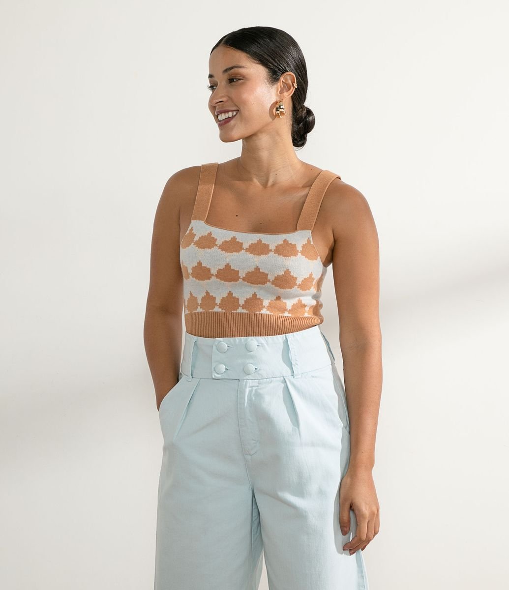 Blusa Regata Cropped em Tricô com Alças Largas Menor preço em Blusa Regata Cropped em Tricô com Alças Largas