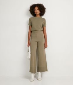 Calça Pantacourt em Tricô com Cós e Barra Pespontados