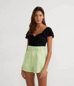 Blusa Cropped em Viscose com Mangas de Babados e Franzido Frontal