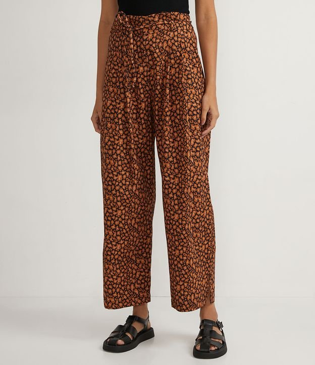 Calça Clochard em Algodão com Estampa Animal Print Onça