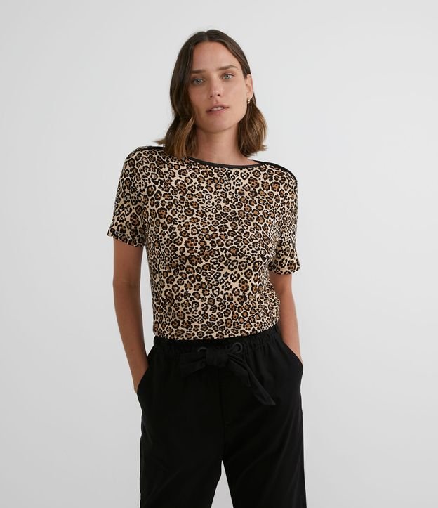 Blusa en Viscolycra con Estampado Animal Print Jaguar y Manga Corta Marrón 1