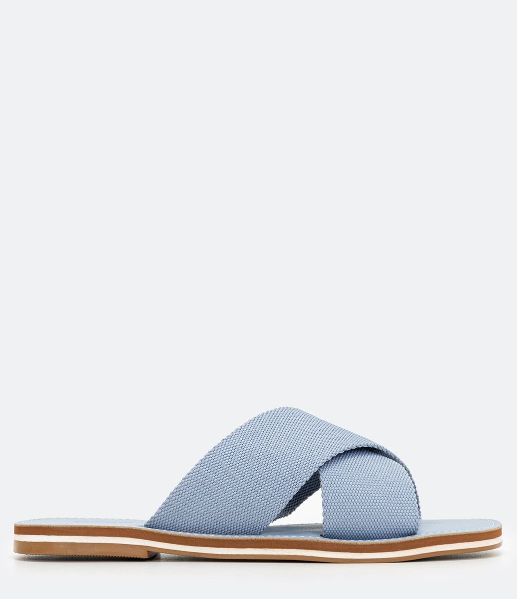 Sandália Rasteira com Tiras em X Azul