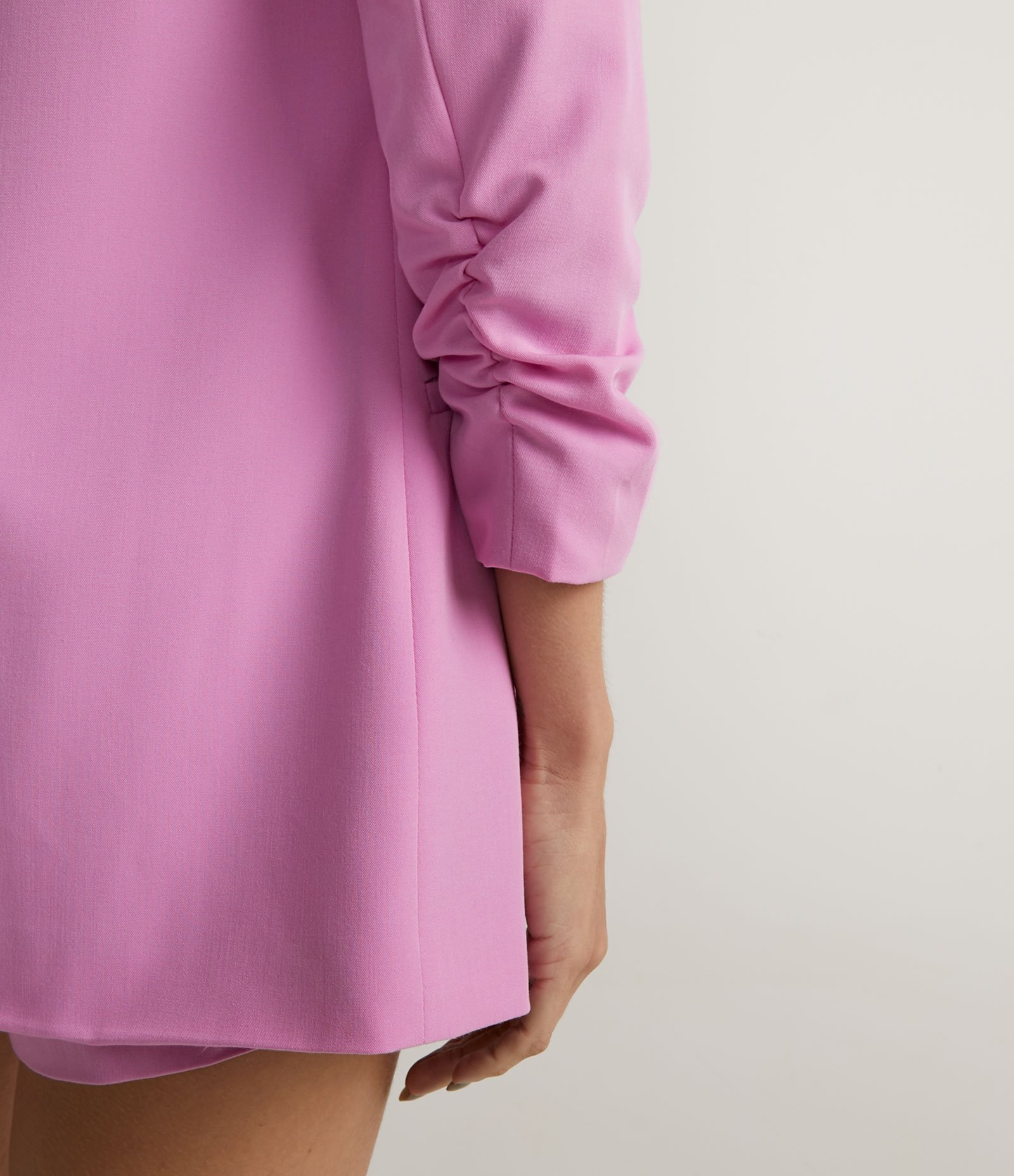 Blazer Alfaiataria Alongado em Crepe com Franzidos nos Punhos 4