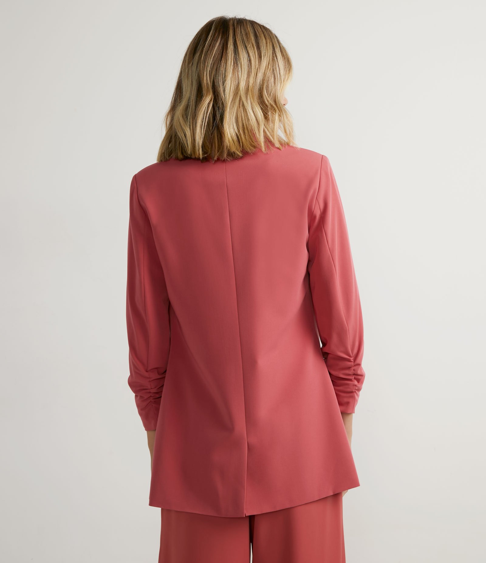 Blazer Alfaiataria Alongado em Crepe com Franzidos nos Punhos 2