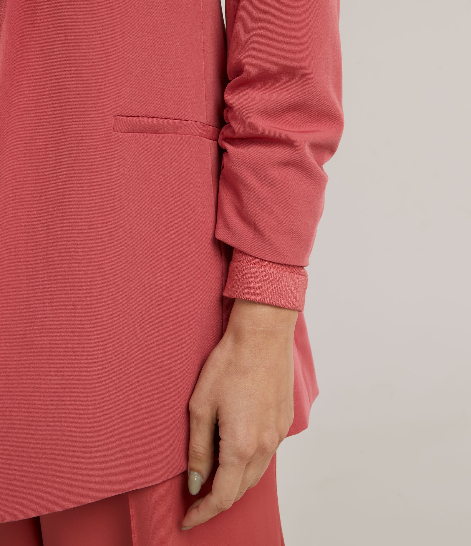 Blazer Alfaiataria Alongado em Crepe com Franzidos nos Punhos 4