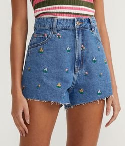 Short Cintura Alta Jeans com Bordados de Florzinhas