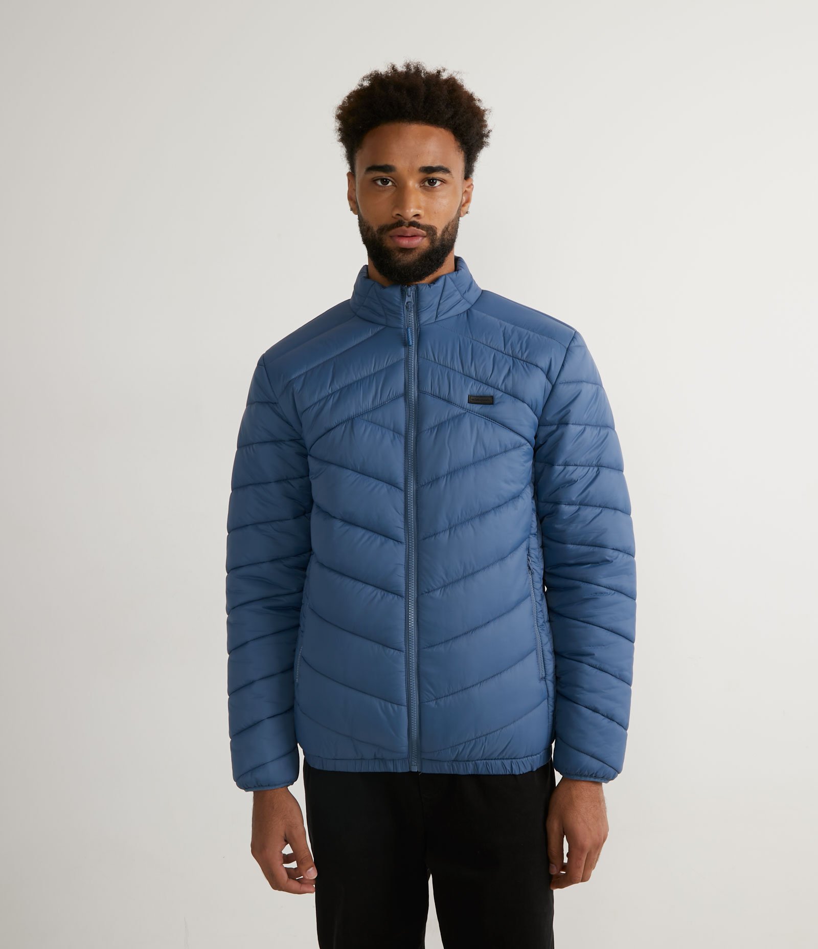 Jaqueta Ultraleve em Poliamida com Gomos e Bolsos 3