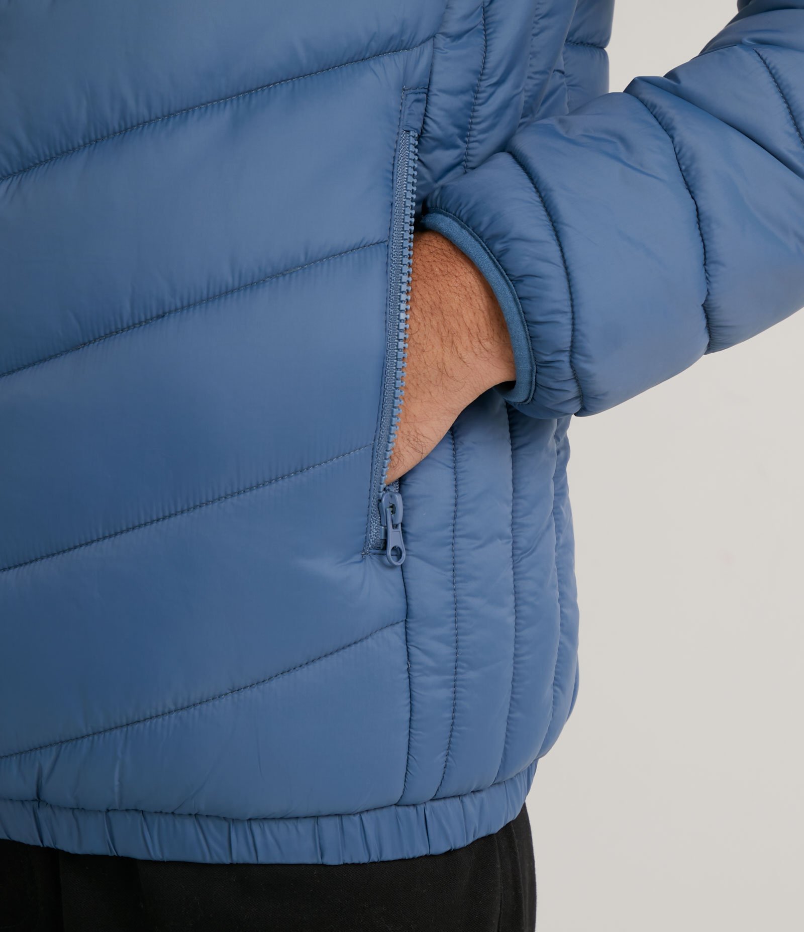 Jaqueta Ultraleve em Poliamida com Gomos e Bolsos 5