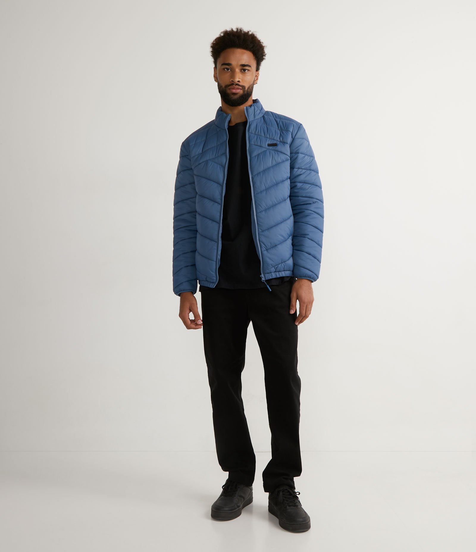 Jaqueta Ultraleve em Poliamida com Gomos e Bolsos 6