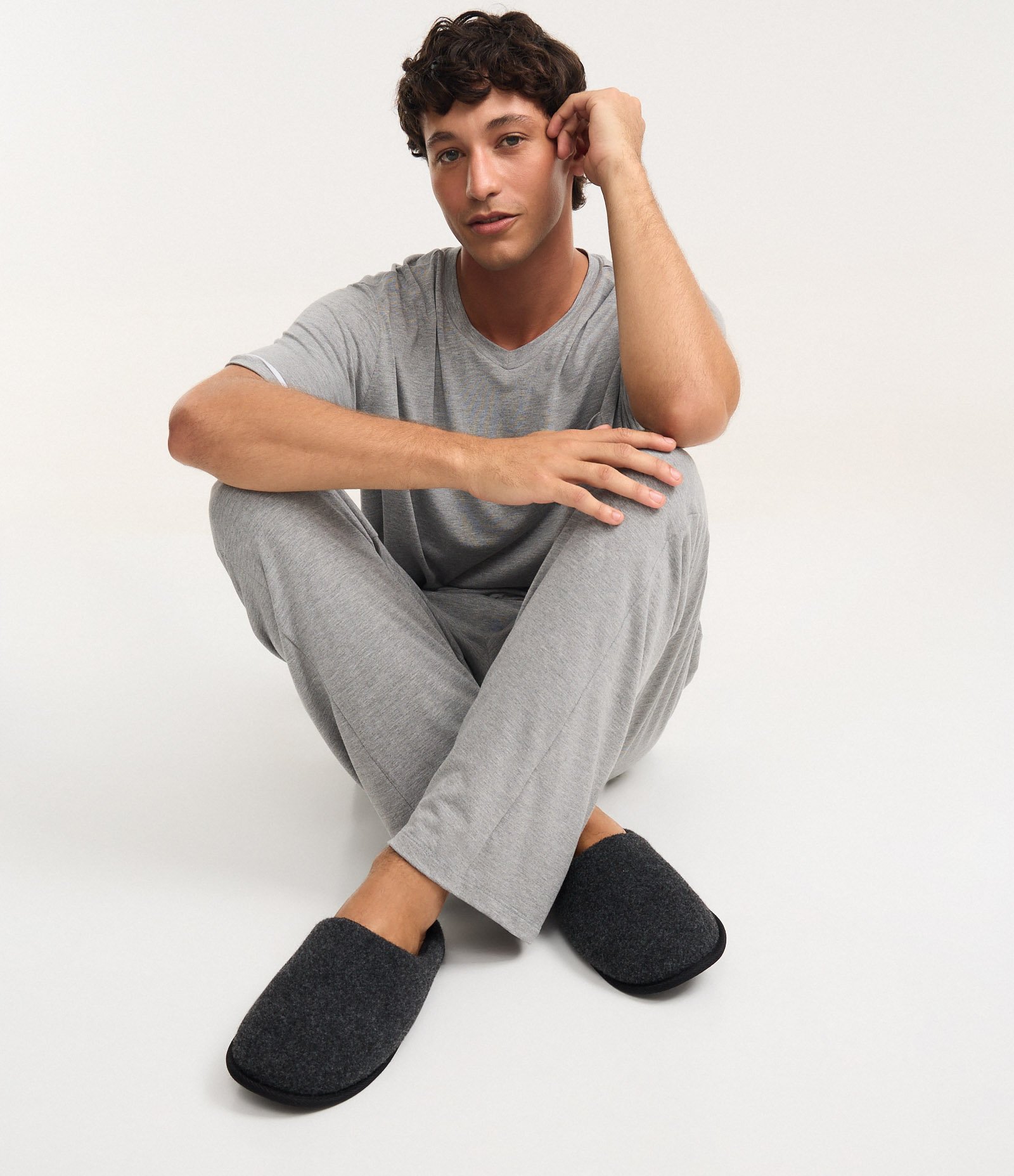 Pantufa Chinelo Slipper com Textura Cinza Escuro 4