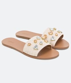 Sandália Rasteira com Tira Única e Detalhe em Pedraria