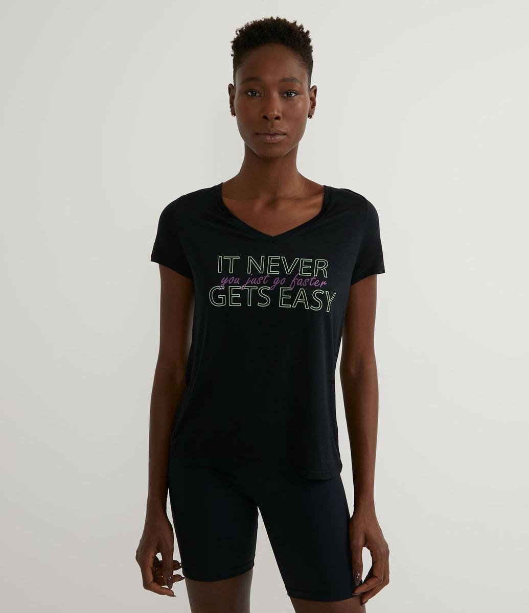 Camiseta Esportiva Manga Curta em Viscose com Estampa em Lettering Menor preço em Camiseta Esportiva Manga Curta em Viscose com Estampa em Lettering