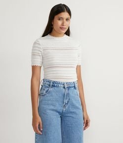 Blusa Curta em Tricô Texturizado com Manga Curta