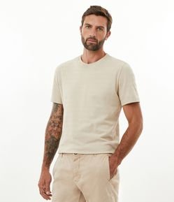 Camiseta Regular em Algodão Peruano com Textura e Manga Curta