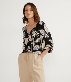 Blusa em Viscose com Manga Longa e Estampa de Folhagem